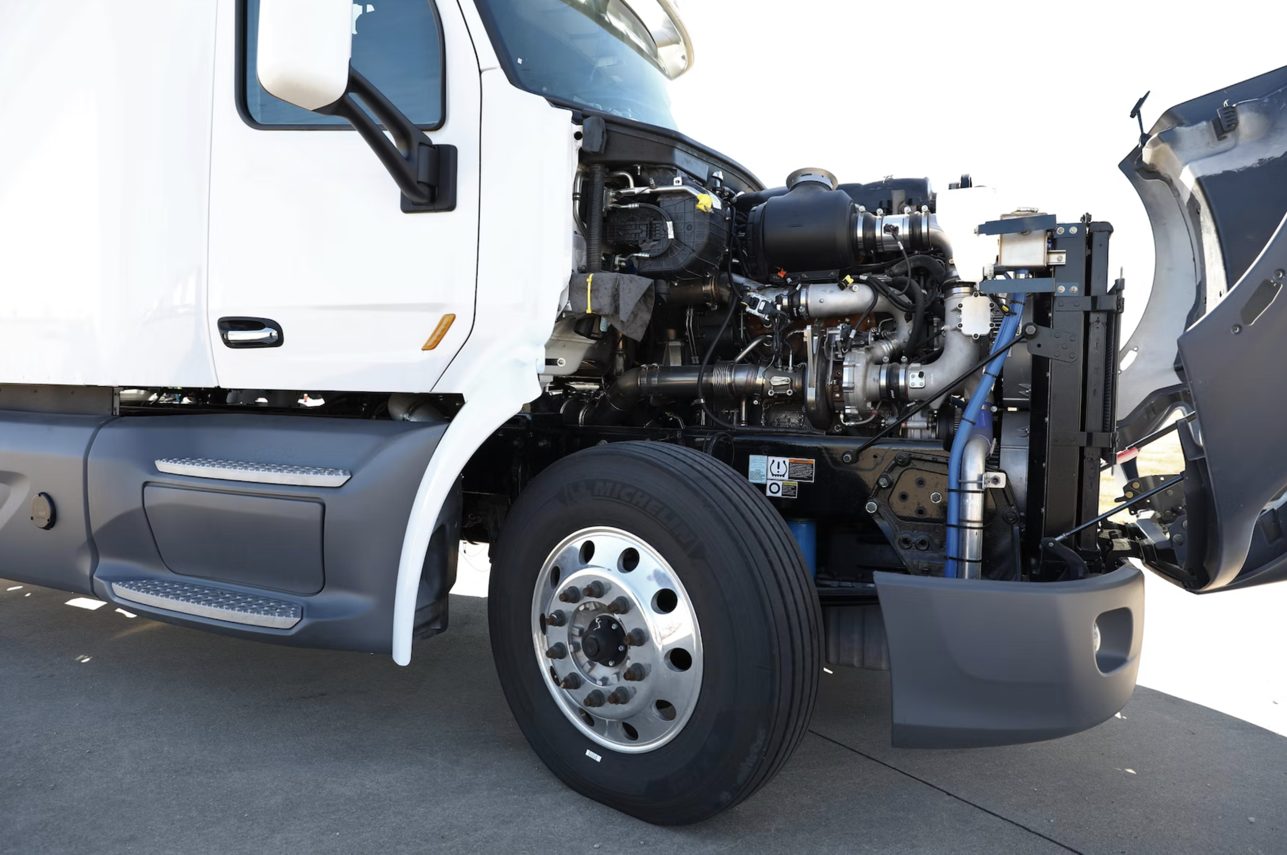 truck-repair-service-Elk-Grove this image shows truck repair in Elk Grove, CA